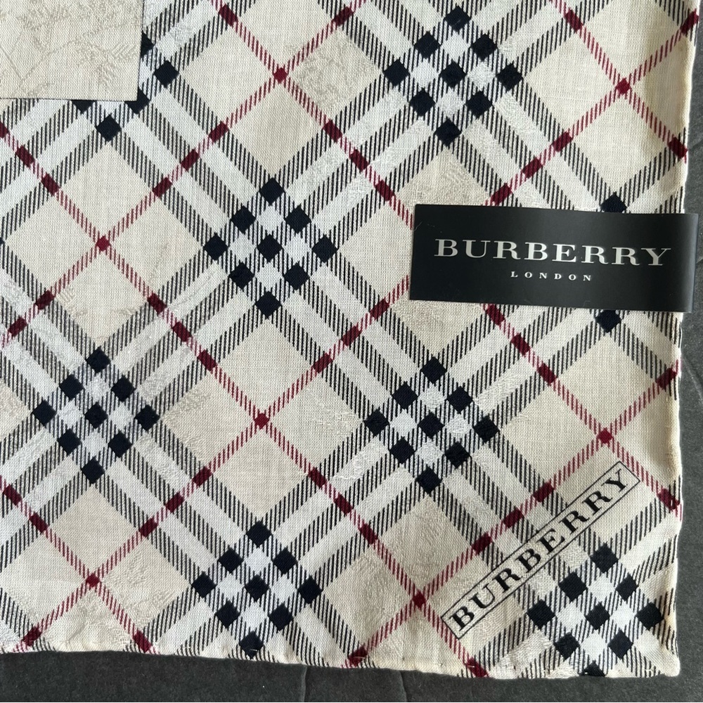 Burberry London - Picture 4 of 5